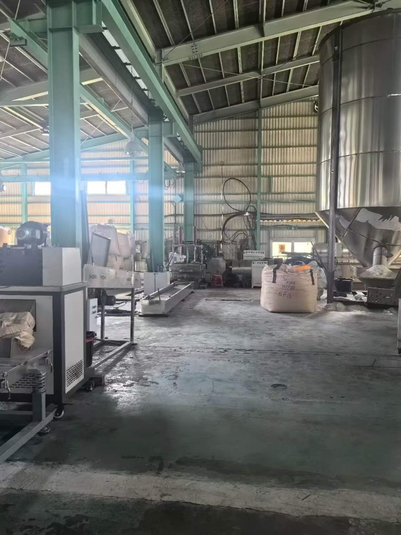 プラスチック再資源化の生産ライン|志遠株式会社 茨城工場